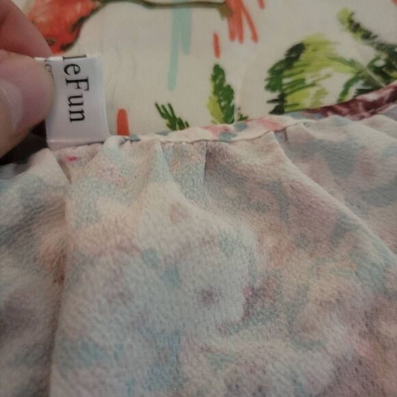 SimpleFun Floral V-Neck Blouse Women's Size Medium - Picture 5 of 6